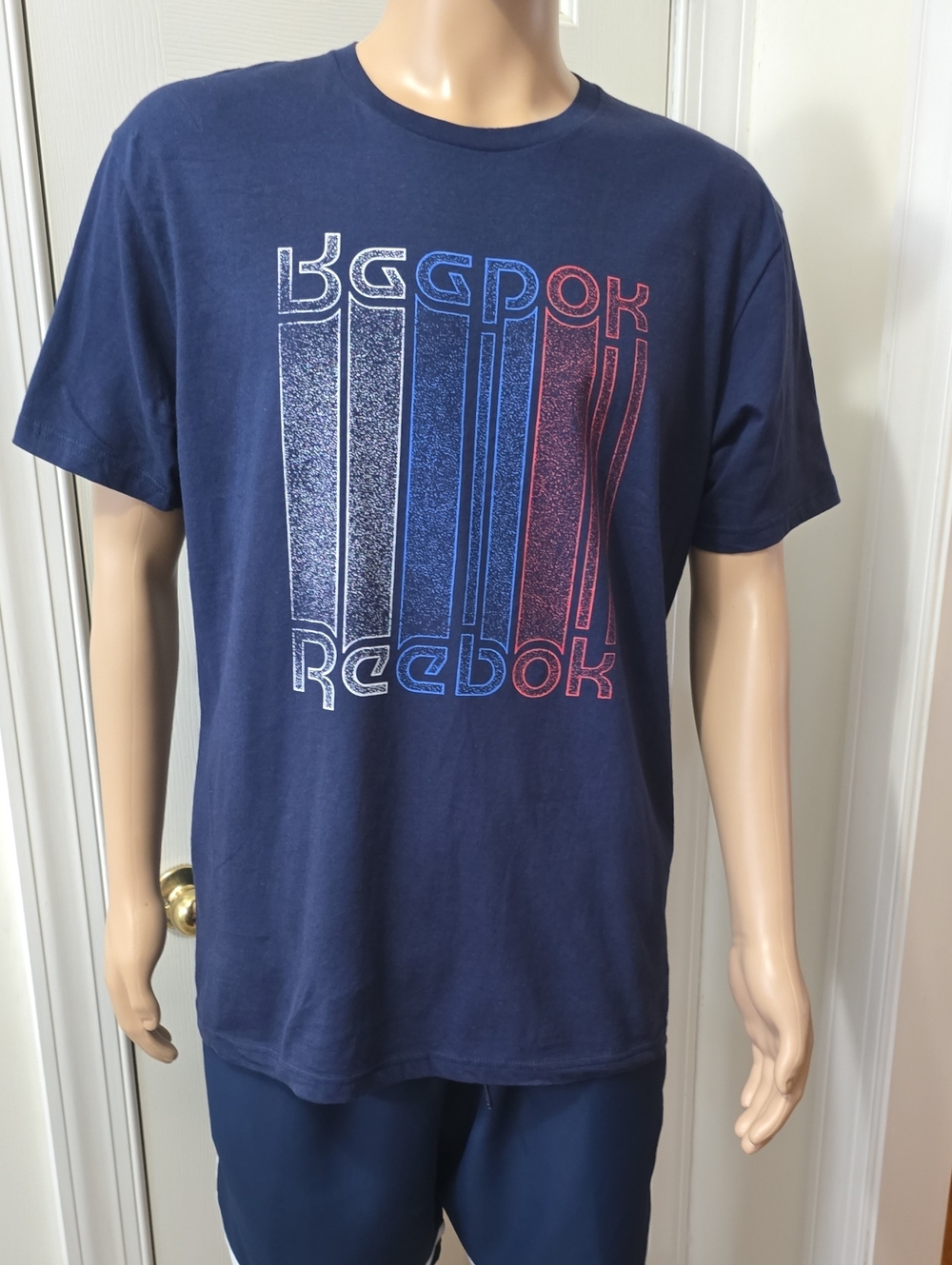 REEBOK BRAND SIGNATURE MEN'S NAVY BLUE SHORT SLEEVE COTTON TEE-SHIRT SIZE MEDIUM